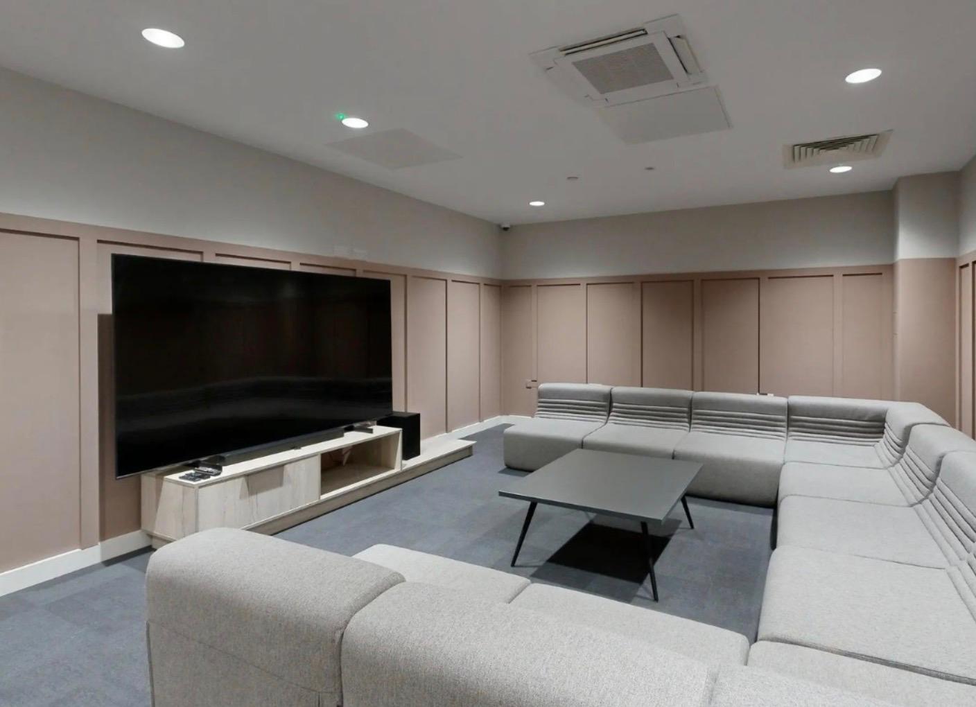 Studio accommodation for Yorkshire College students in Leeds (12)