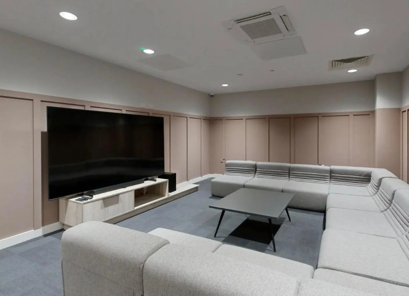 Studio accommodation for Yorkshire College students in Leeds (4)
