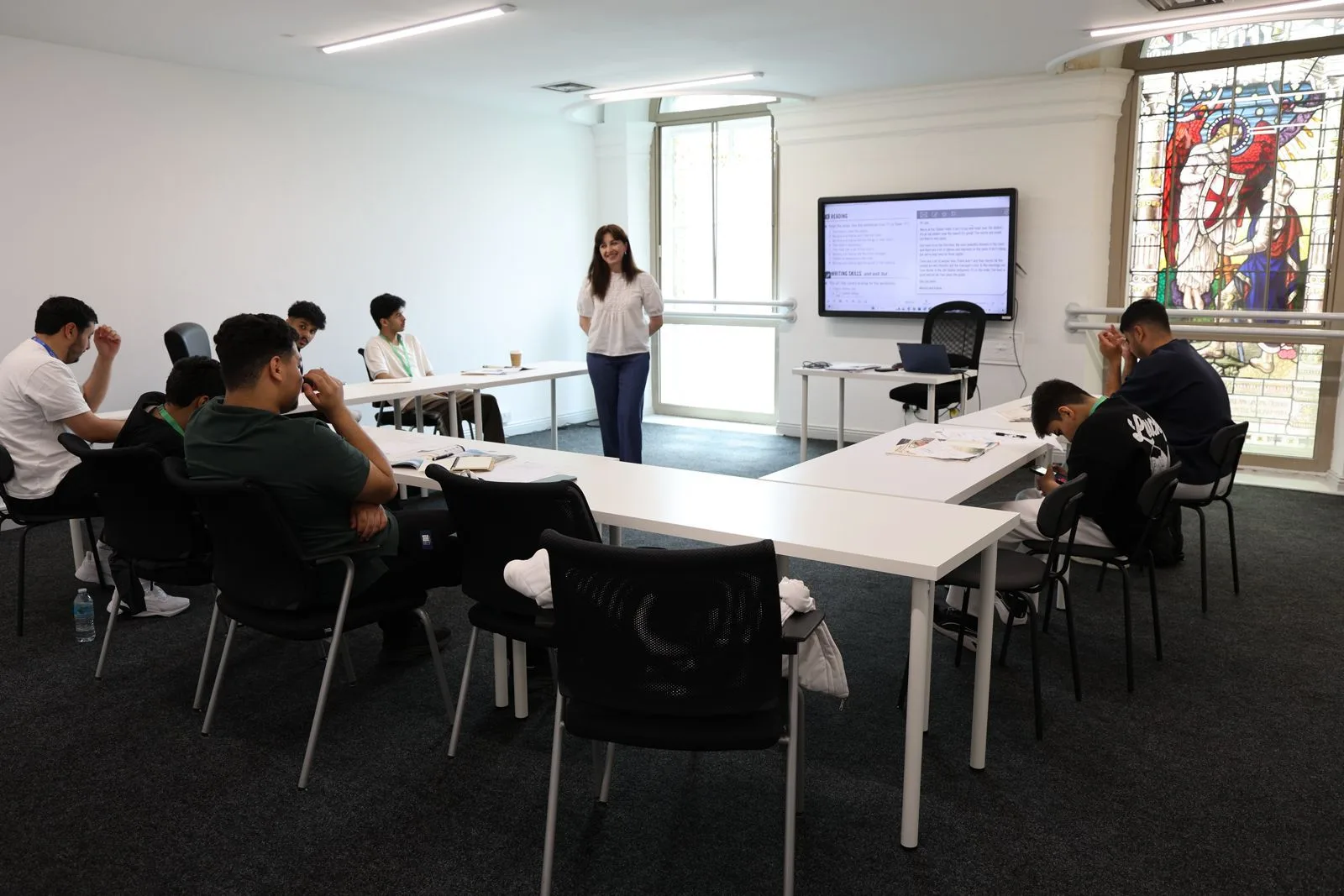 Online English Classes vs In-Person Lessons: Pros and Cons for Learners - Yorkshire College blog thumbnail