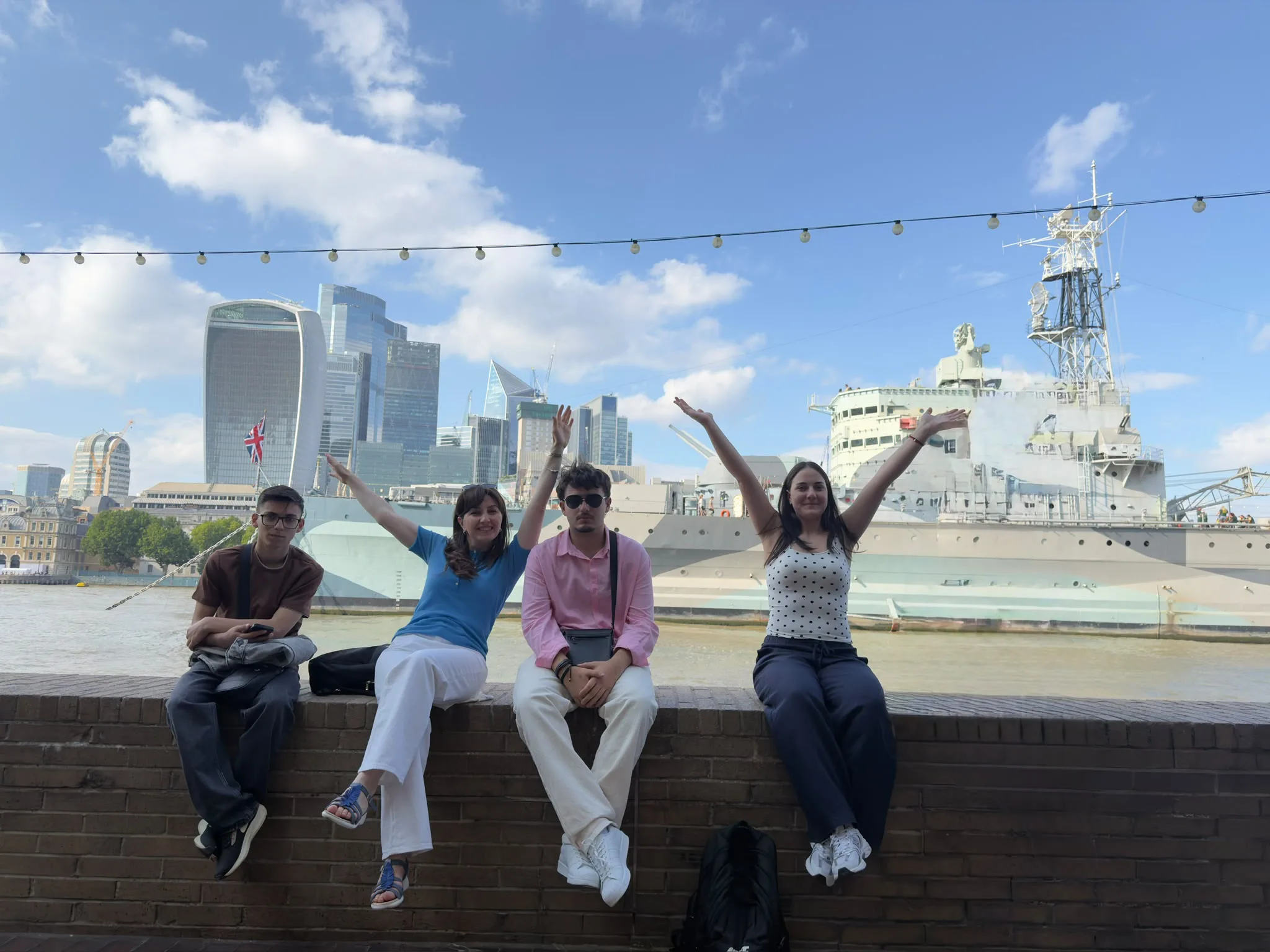 Online vs In-Person English Courses: An Honest Comparison - Yorkshire College blog thumbnail