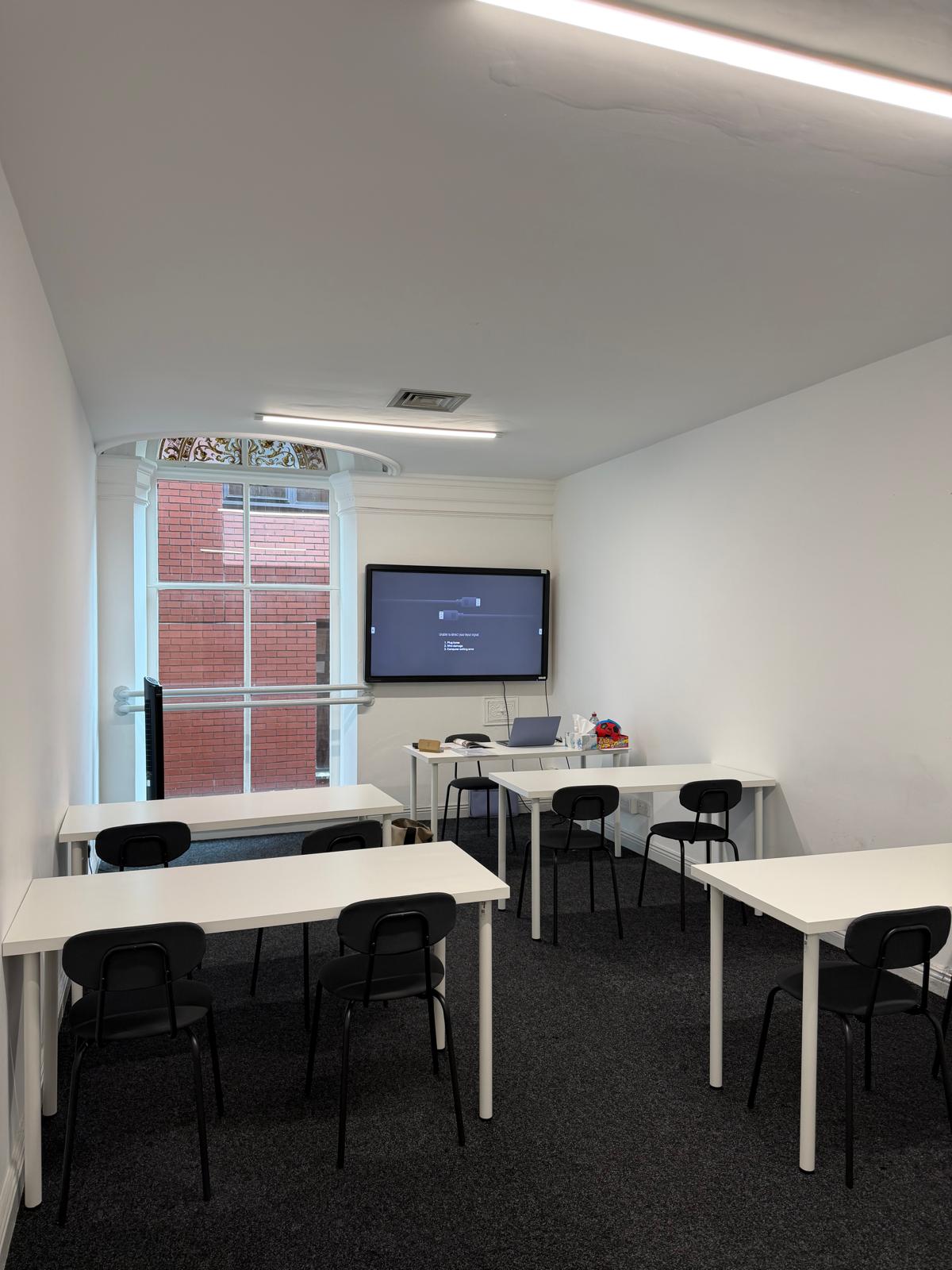 How to Make International Friends at Language School - Yorkshire College blog thumbnail
